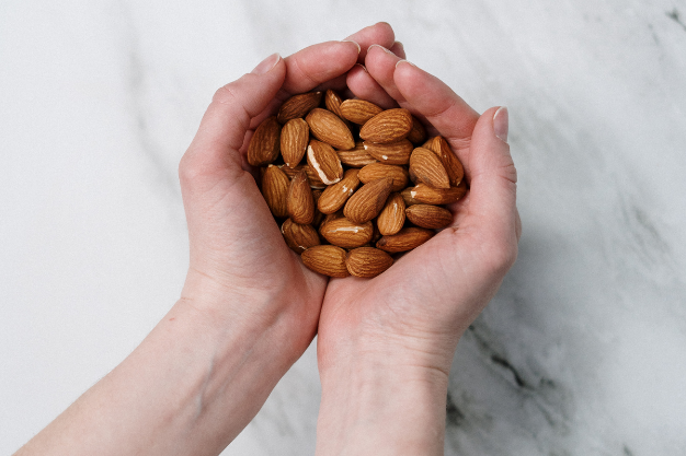 Beneficios de consumir almendras